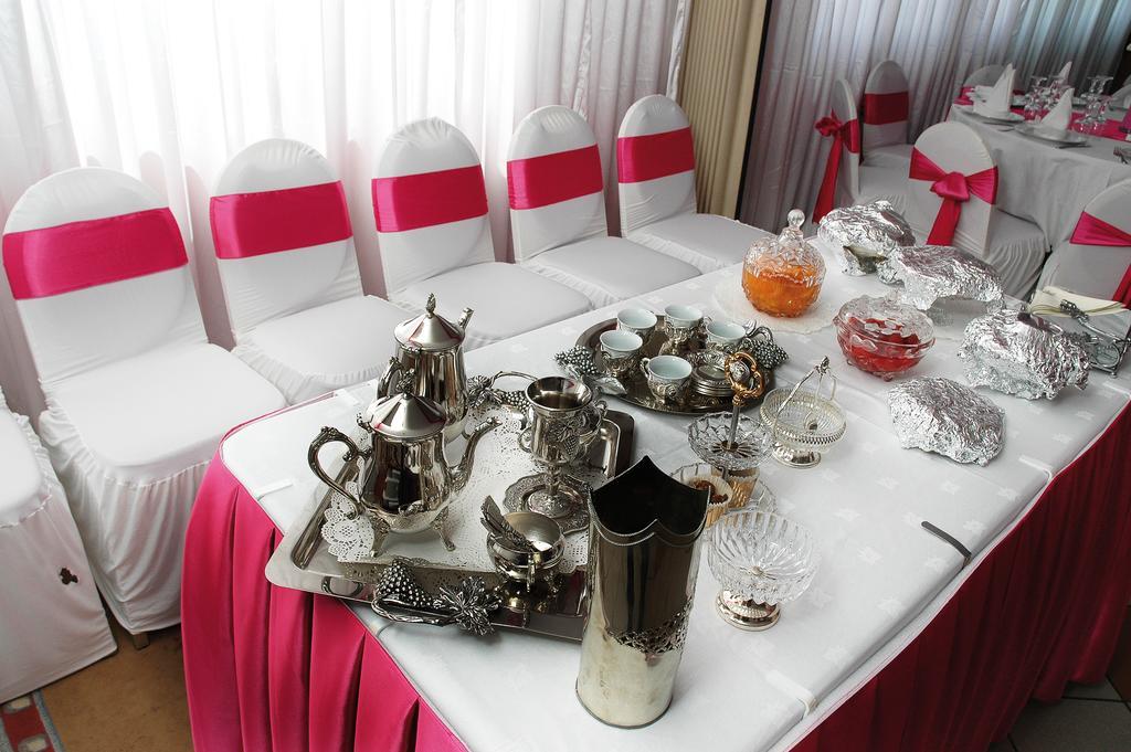 Le Cheval Noir Hotel Paris Pantin Dış mekan fotoğraf