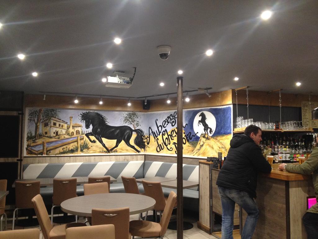Le Cheval Noir Hotel Paris Pantin Dış mekan fotoğraf