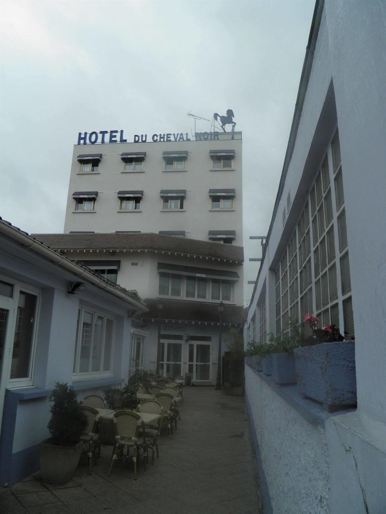 Le Cheval Noir Hotel Paris Pantin Dış mekan fotoğraf